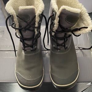 Keen Women's Gray Winter Boots